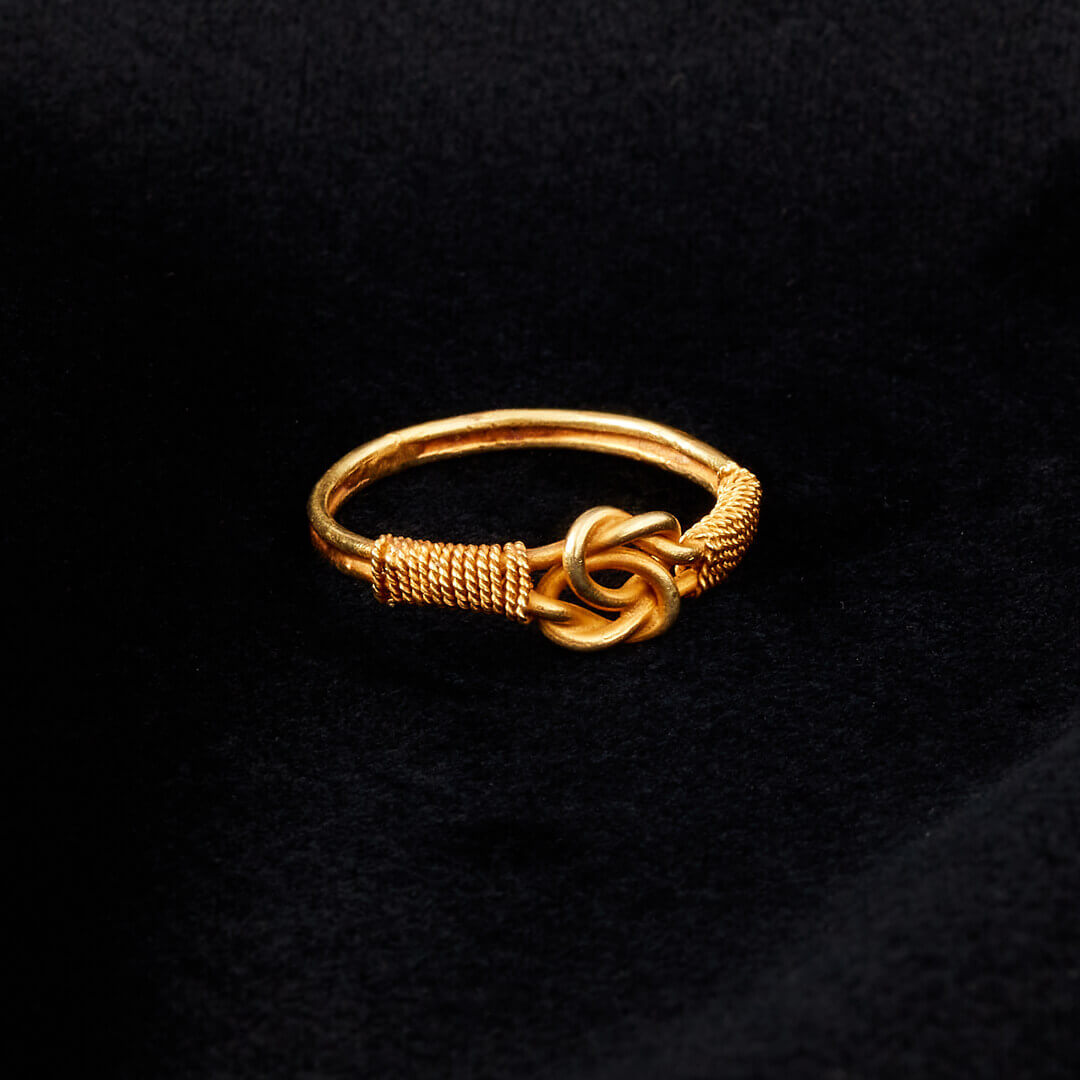 A Regency 18ct Gold Knot Ring