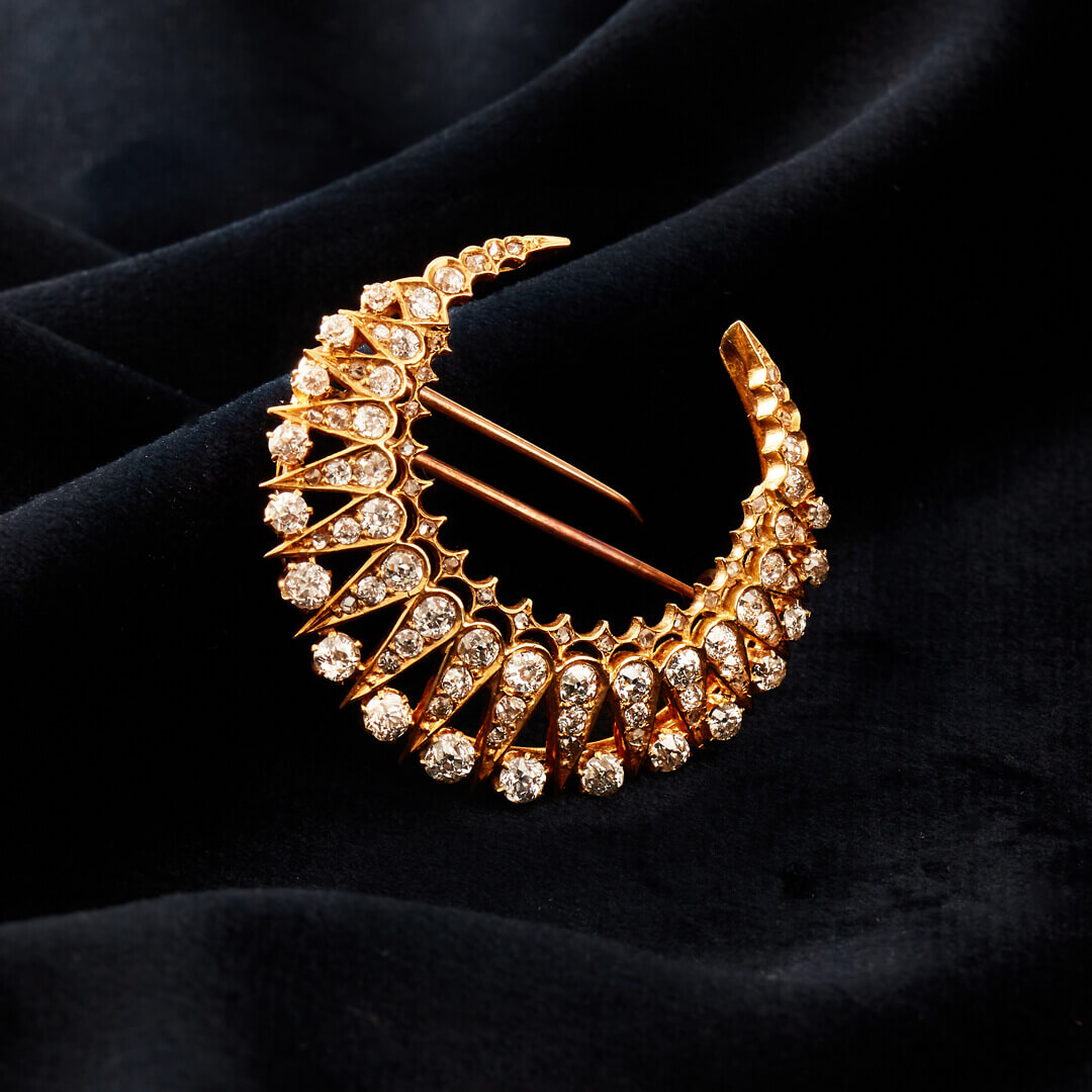 A Victorian 18ct Gold & Diamond Crescent Brooch