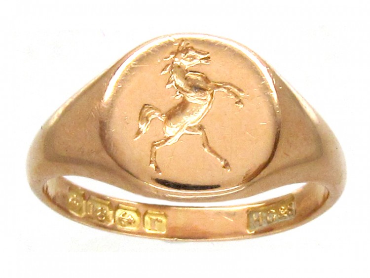 18ct Gold Signet Ring  with Rearing Horse  Intaglio The 