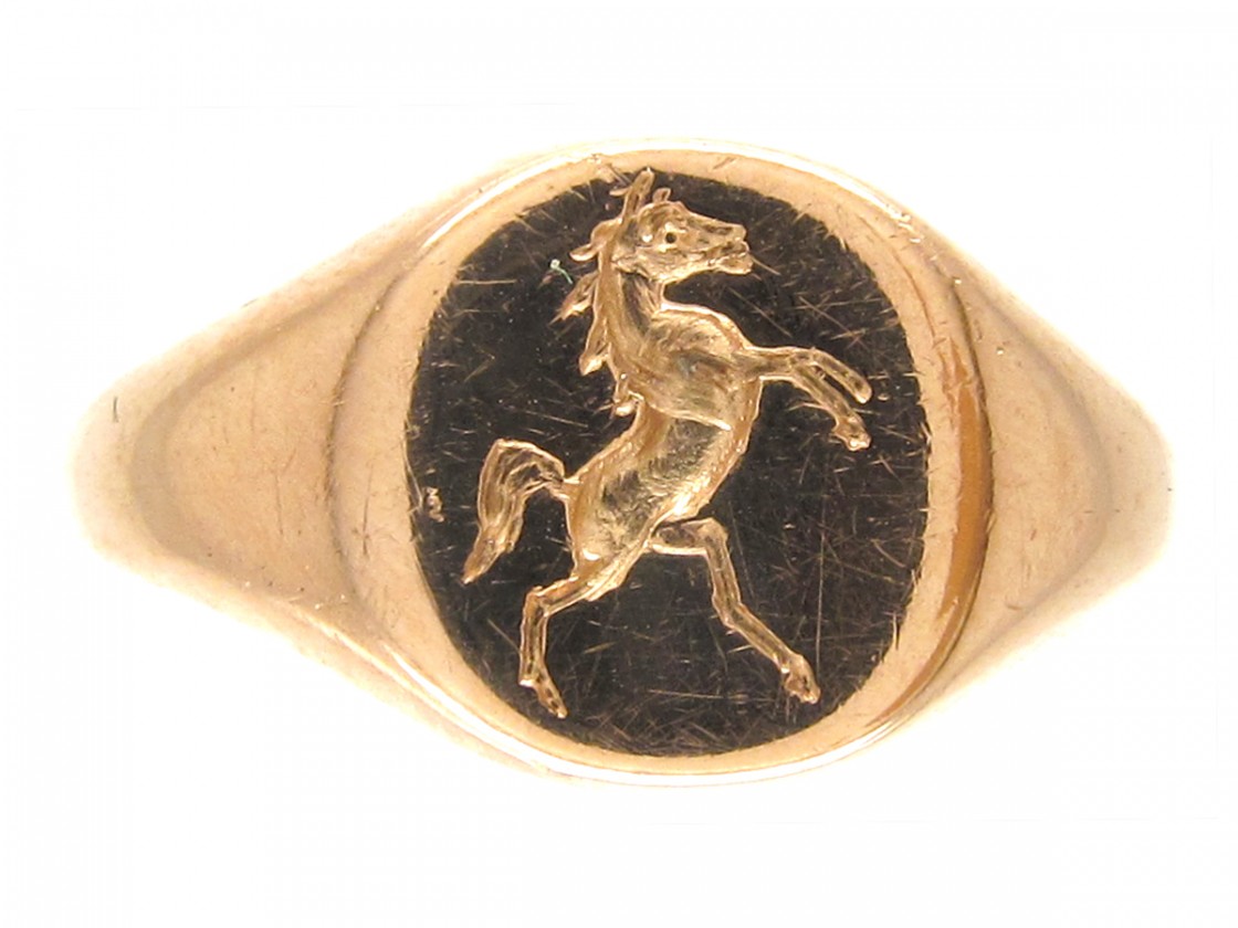 18ct Gold Signet Ring  with Rearing Horse  Intaglio The 